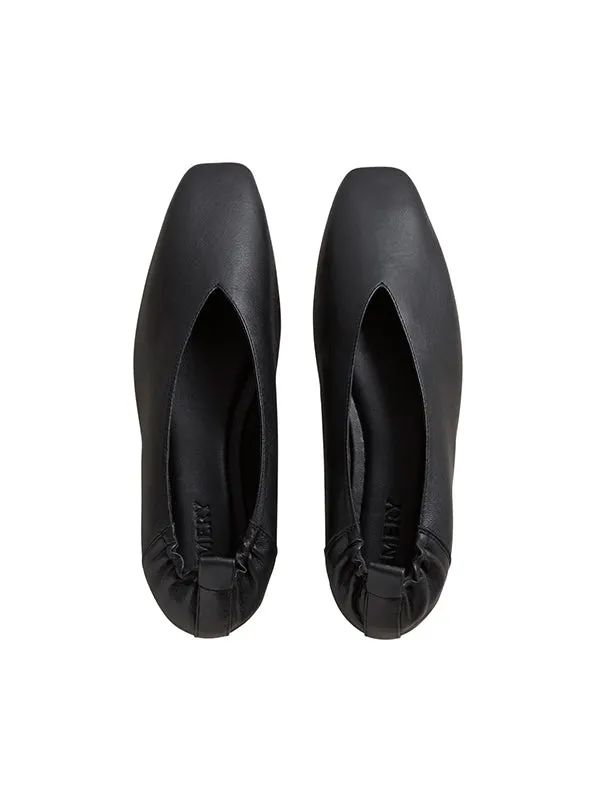 Briot Flat in Black