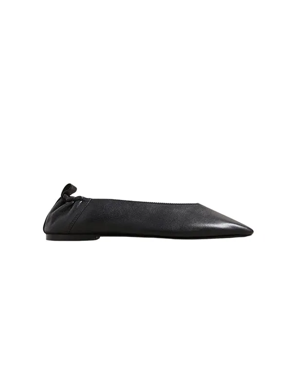 Briot Flat in Black