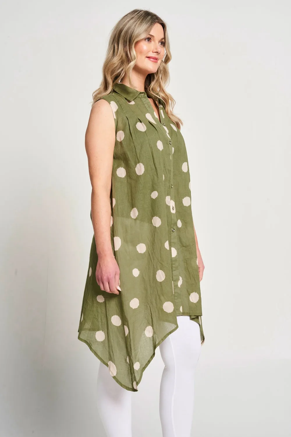 Saloos Collard Neck Sleeveless Shirt