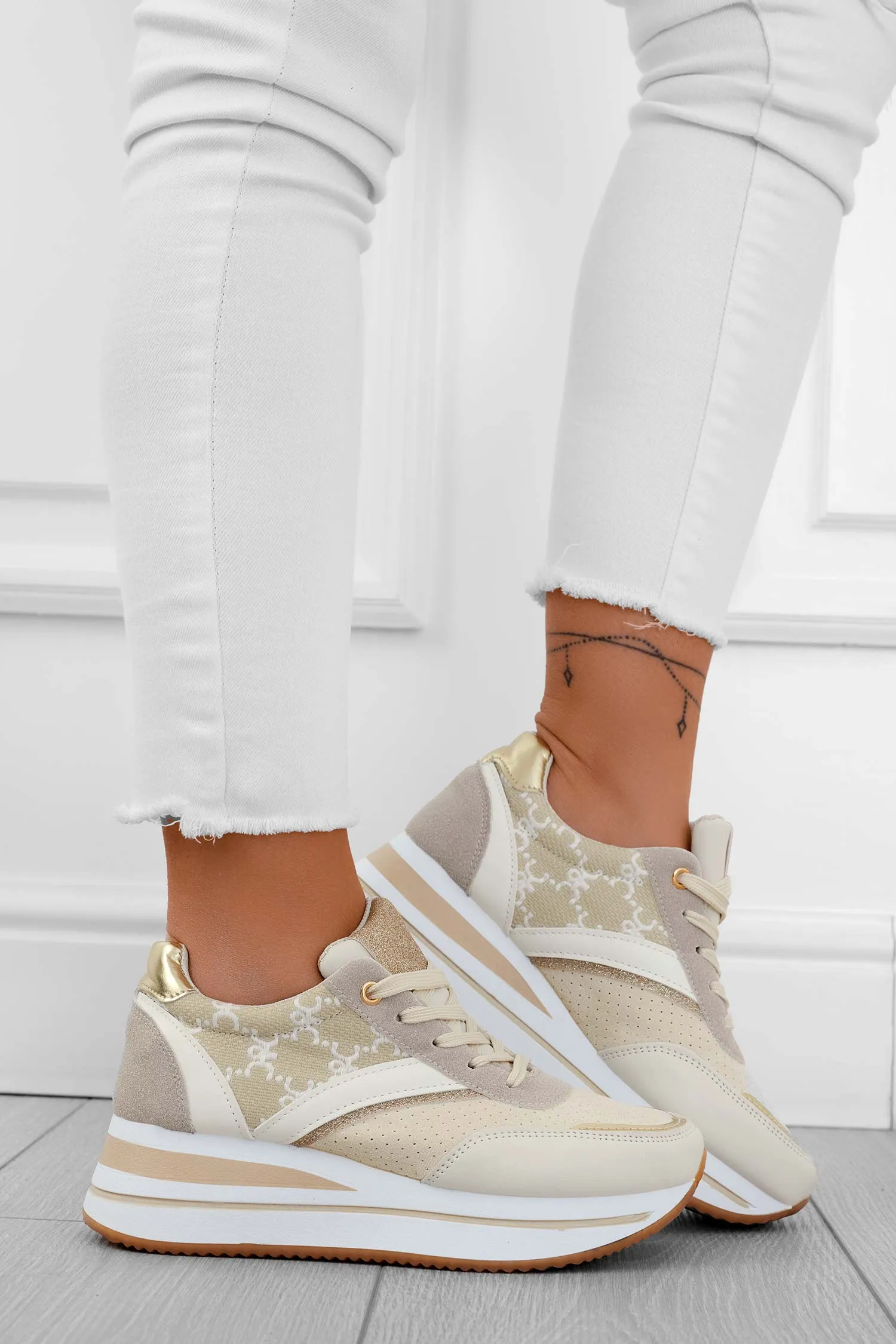 Sneakers beige a fantasia